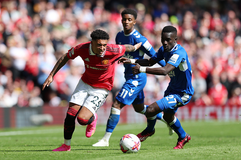 塞维利亚爆冷那不勒斯，卡塞米罗关键制胜