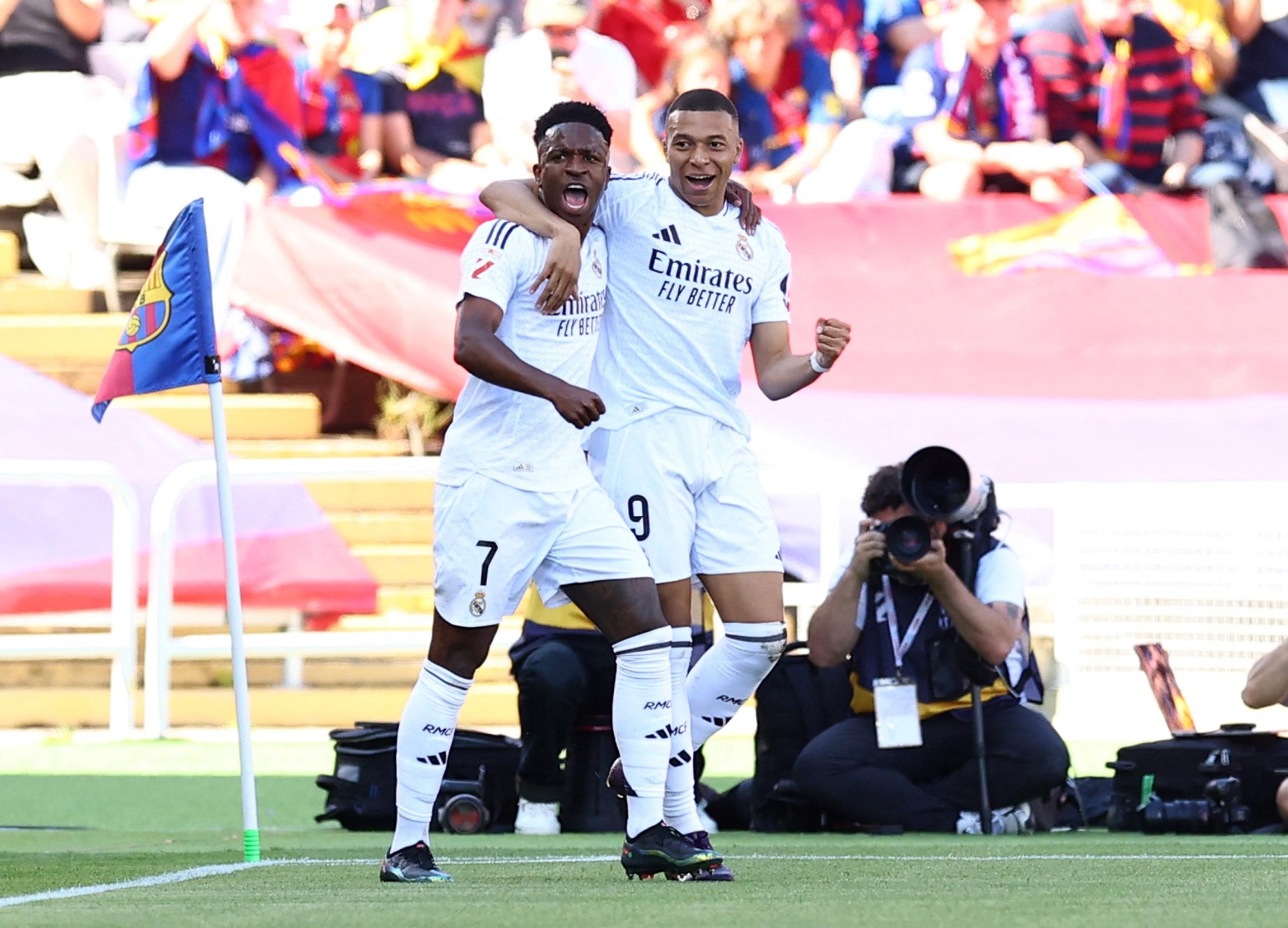 关于塞内加尔逆转法国，博格巴2完成帽子戏法的信息