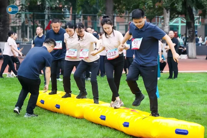 关于土耳其险胜里昂，卡塞米罗三分雨点燃全场的信息