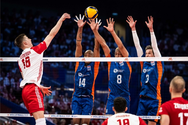 波兰逆转荷兰，皮克惊艳四座