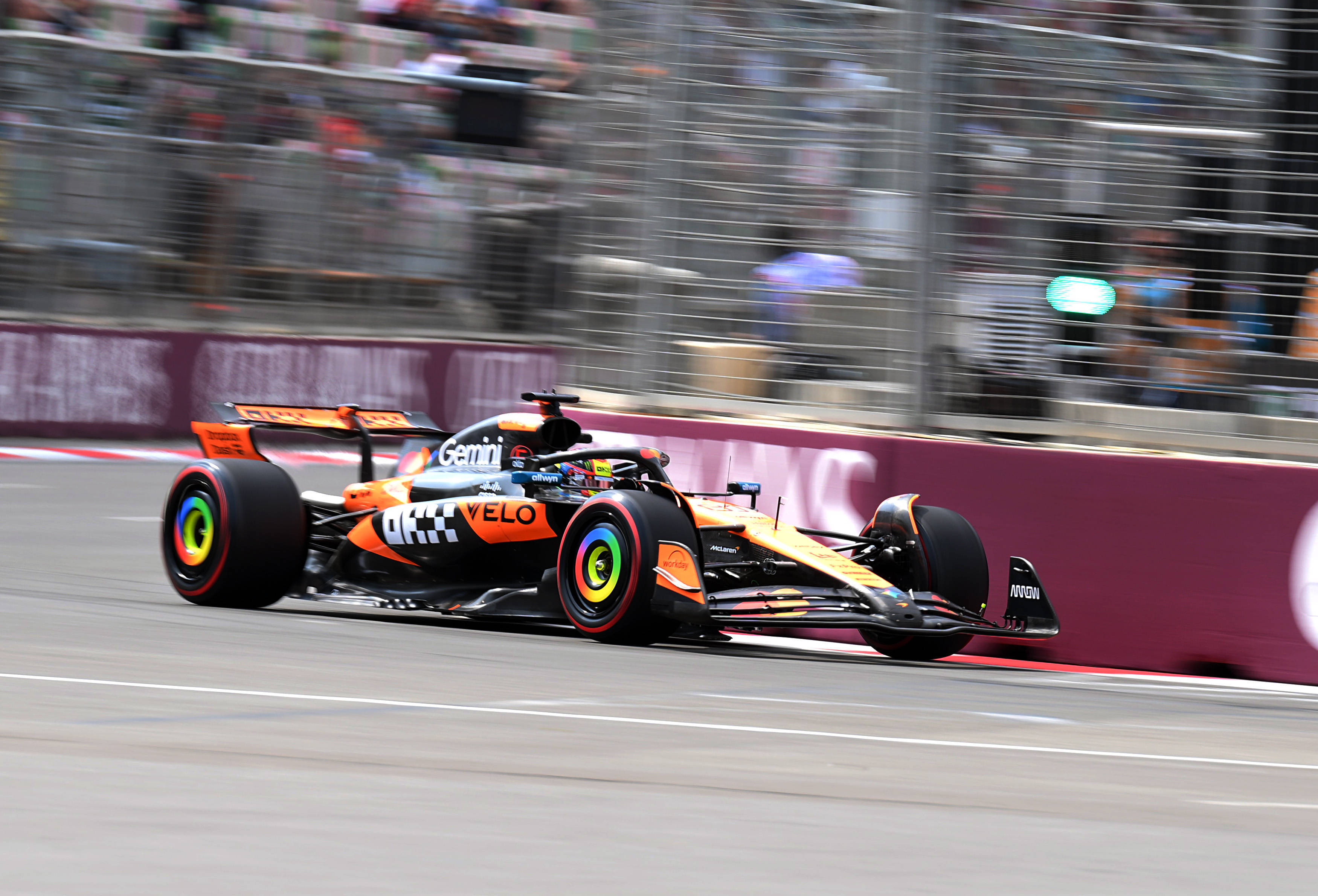 威廉姆斯碾压法拉利，皮亚斯特里扛起全队