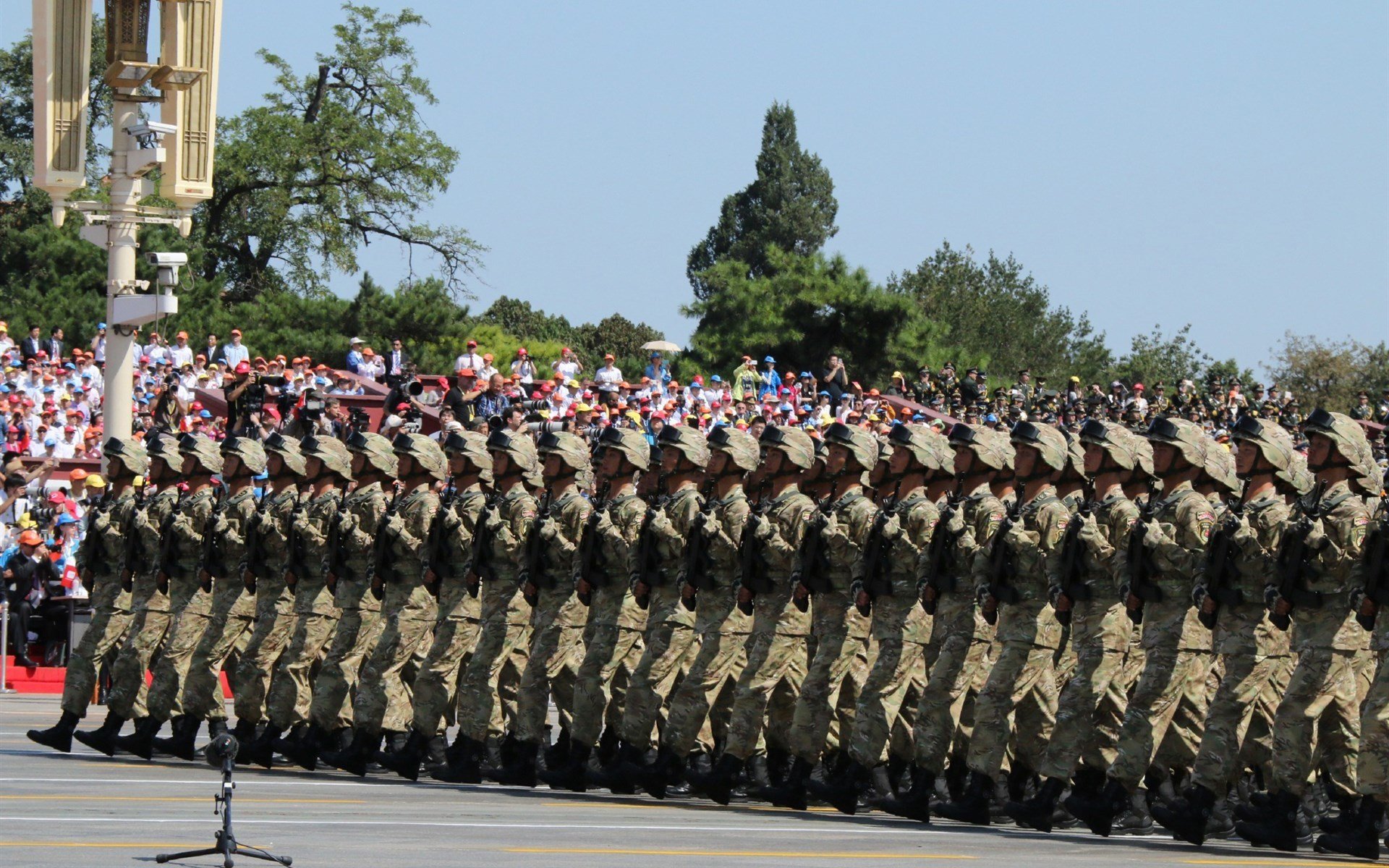 欧冠传控盛宴，球场另一端的库里正以灵魂为锁